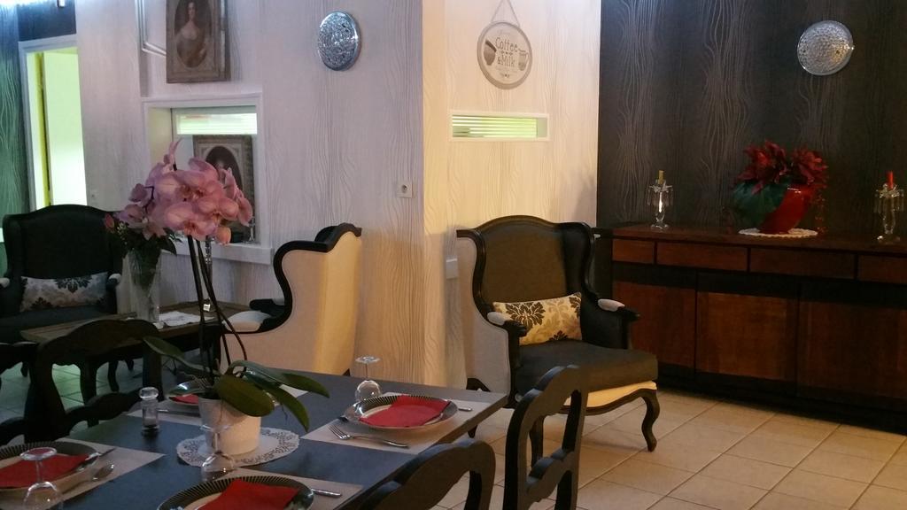 Hôtel Le Chantereigne Les Noes-pres-Troyes Extérieur photo