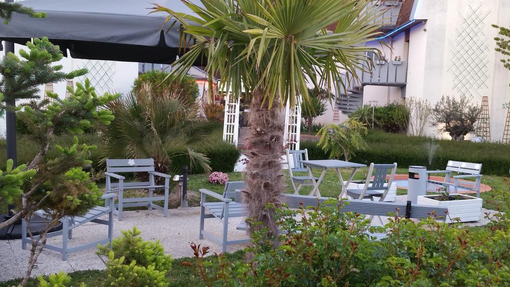 Hôtel Le Chantereigne Les Noes-pres-Troyes Extérieur photo