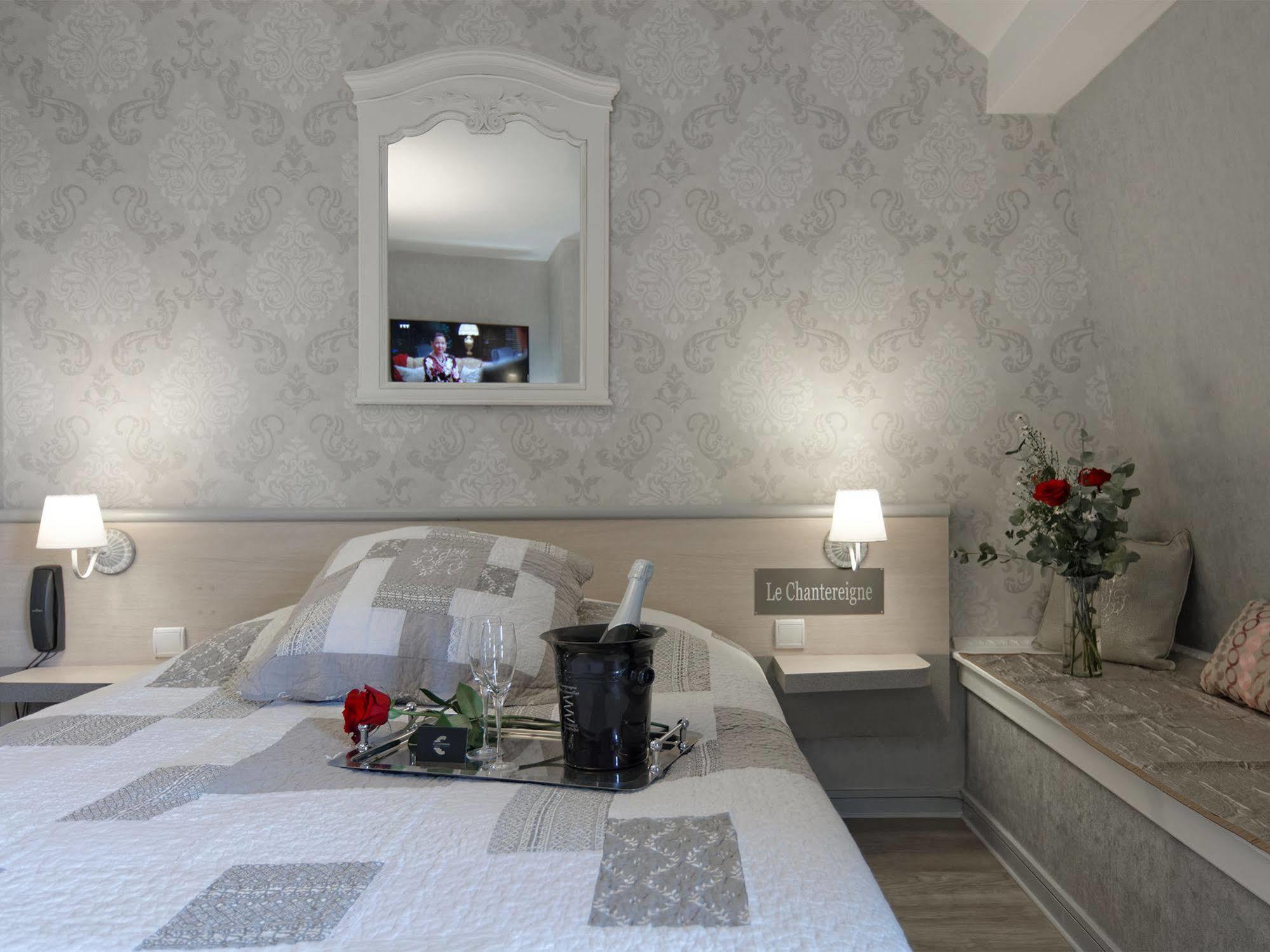 Hôtel Le Chantereigne Les Noes-pres-Troyes Extérieur photo