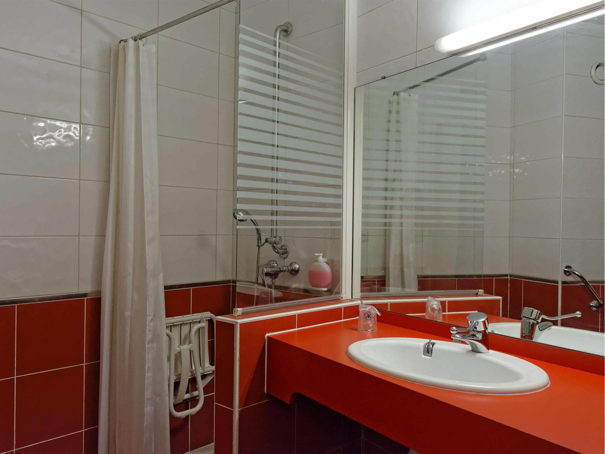 Hôtel Le Chantereigne Les Noes-pres-Troyes Extérieur photo